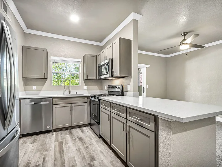 Oak Brook Apartments — Photo 21