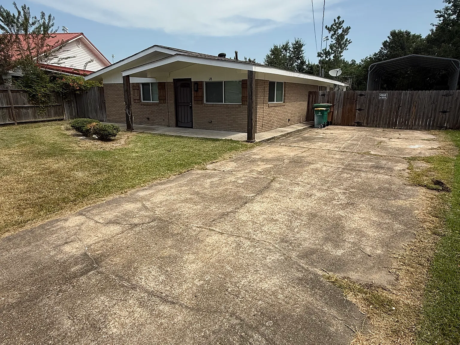 3 bed, 1.5 bath, 1178 sqft, $1,650 — Photo 2