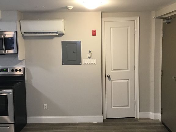 5th image of 304 Simcoe St S #B2