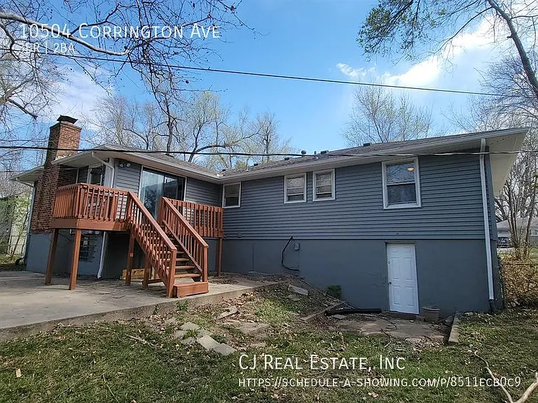 10504 Corrington Ave — Photo 2