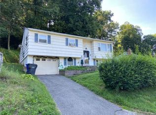 31 Hillside Cir, Brookfield, CT 06804