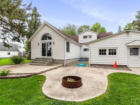 221 Russell St, Blissfield, MI 49228