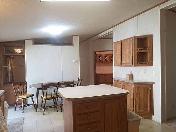 kitchen\facing dining office