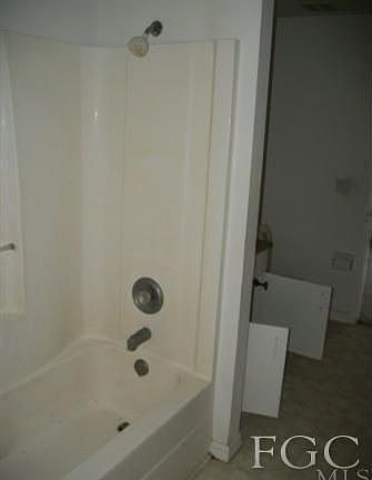 4th image of 205 Manasota St