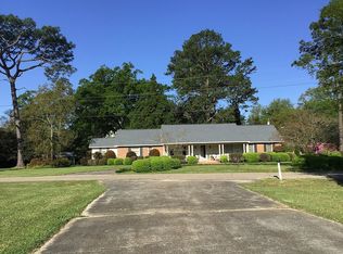 29 Country Club Dr, Laurel, MS 39440