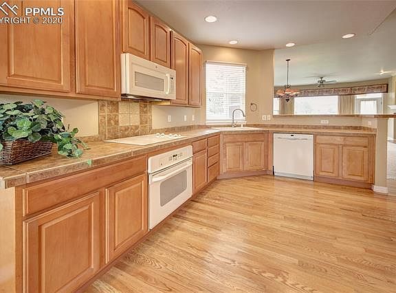 3rd image of 10191 Clovercrest Dr