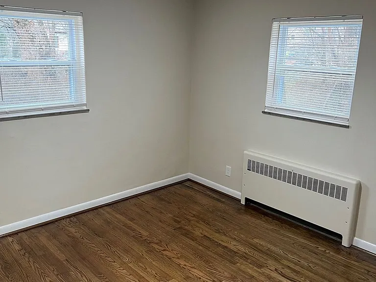 Spacious Apartments in Delhi Twp — Photo 3