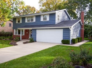 1711 Longvalley Dr, Northbrook, IL
