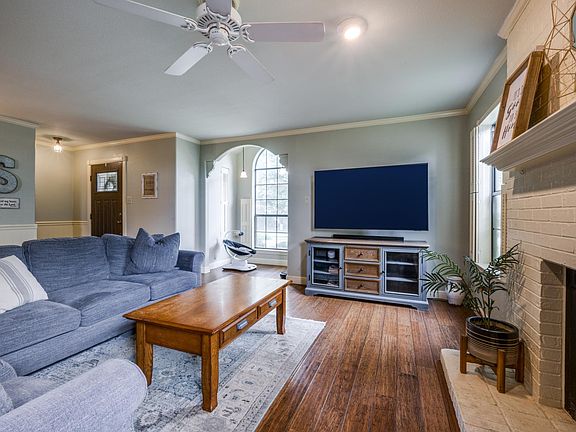 3rd image of 2223 Parkside Dr