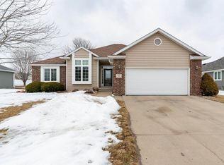 415 Winfield Ct, Sergeant Bluff, IA 51054