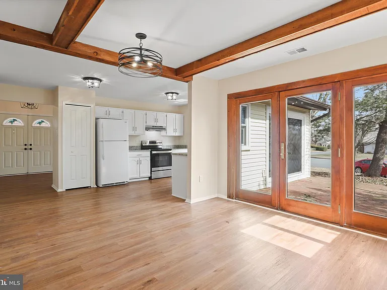 103 Farmington Ln — Photo 12