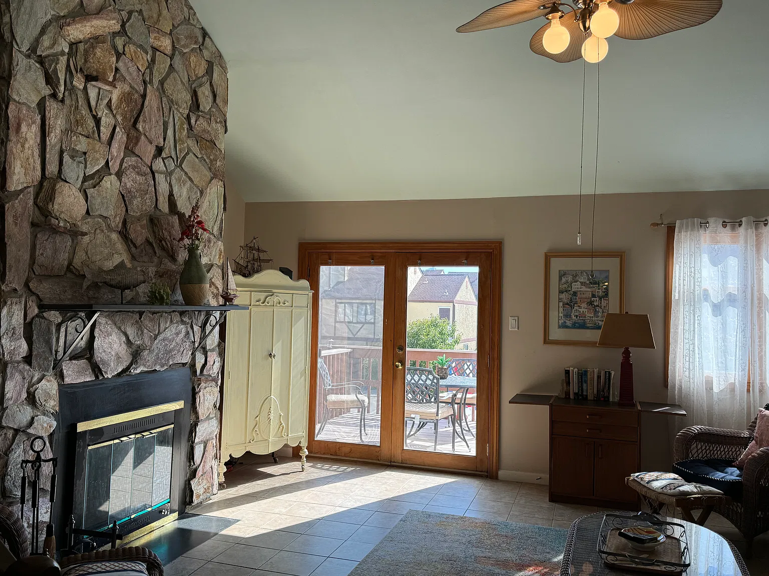 3 bed, 2.5 bath, 2000 sqft, $1,875 — Photo 1