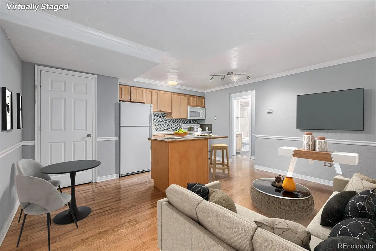 Building Photo - 1243 Vine St #11