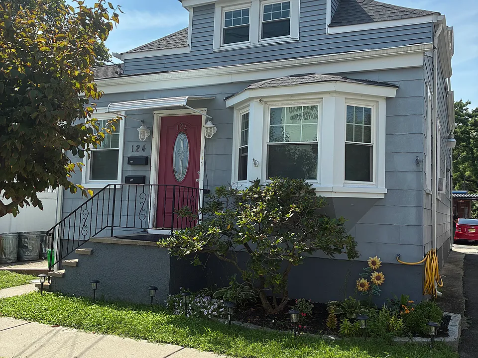 124 Stanley St #2