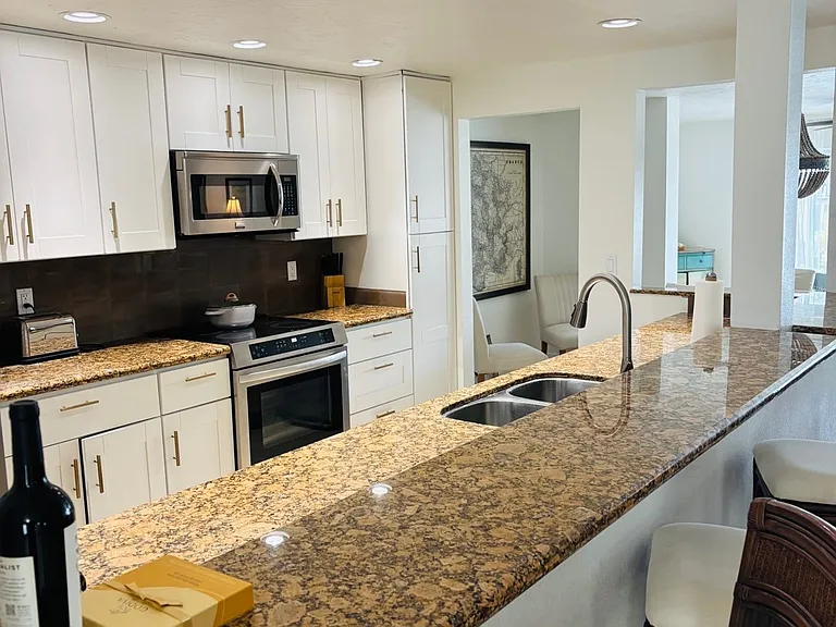 606 Key Royale Dr — Photo 5