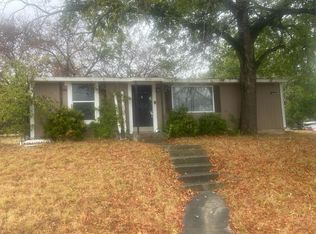 8001 Downe Dr, White Settlement, TX 76108