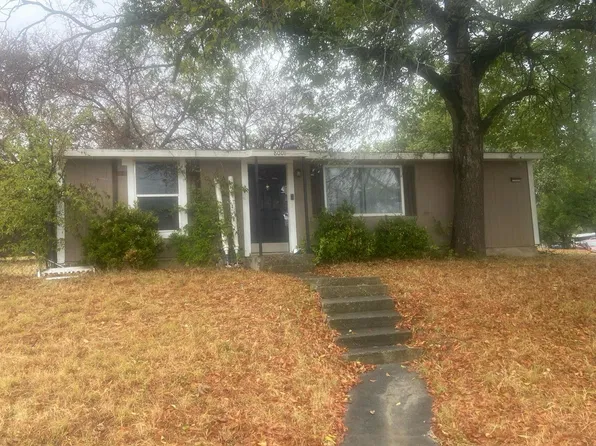 8001 Downe Dr, White Settlement, TX 76108