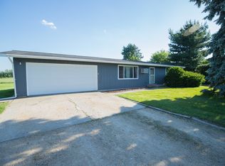 5931 E Woodburn Rd, Byron, IL 61010