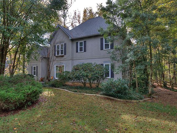 4th image of 12 Pembroke Ln