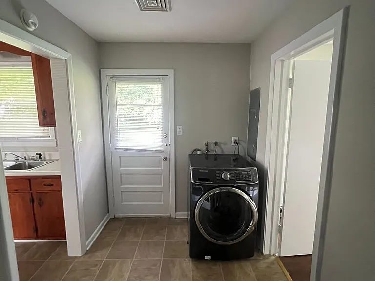 8206 Adrian Dr — Photo 17