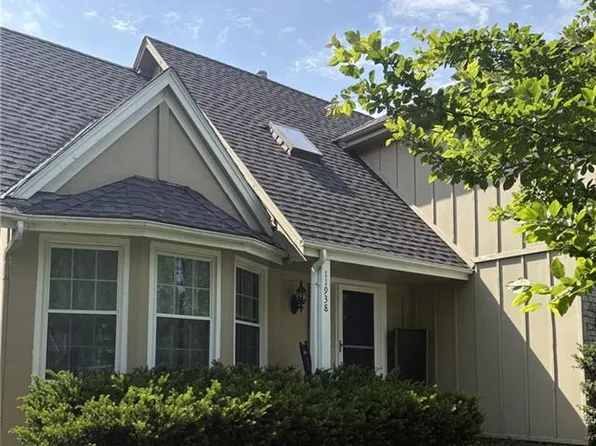 11938 S Hallet St, Olathe, KS 66062