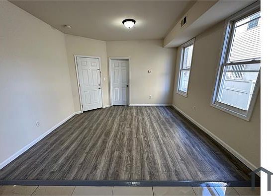2nd image of 521 S 17th St APT 1L