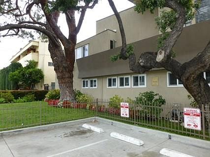 3rd image of 4650 Cahuenga Blvd APT 10
