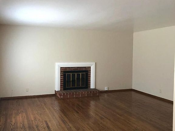3rd image of 2336 Valleywood Dr