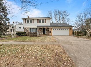 14750 Robinwood Dr, Plymouth, MI 48170