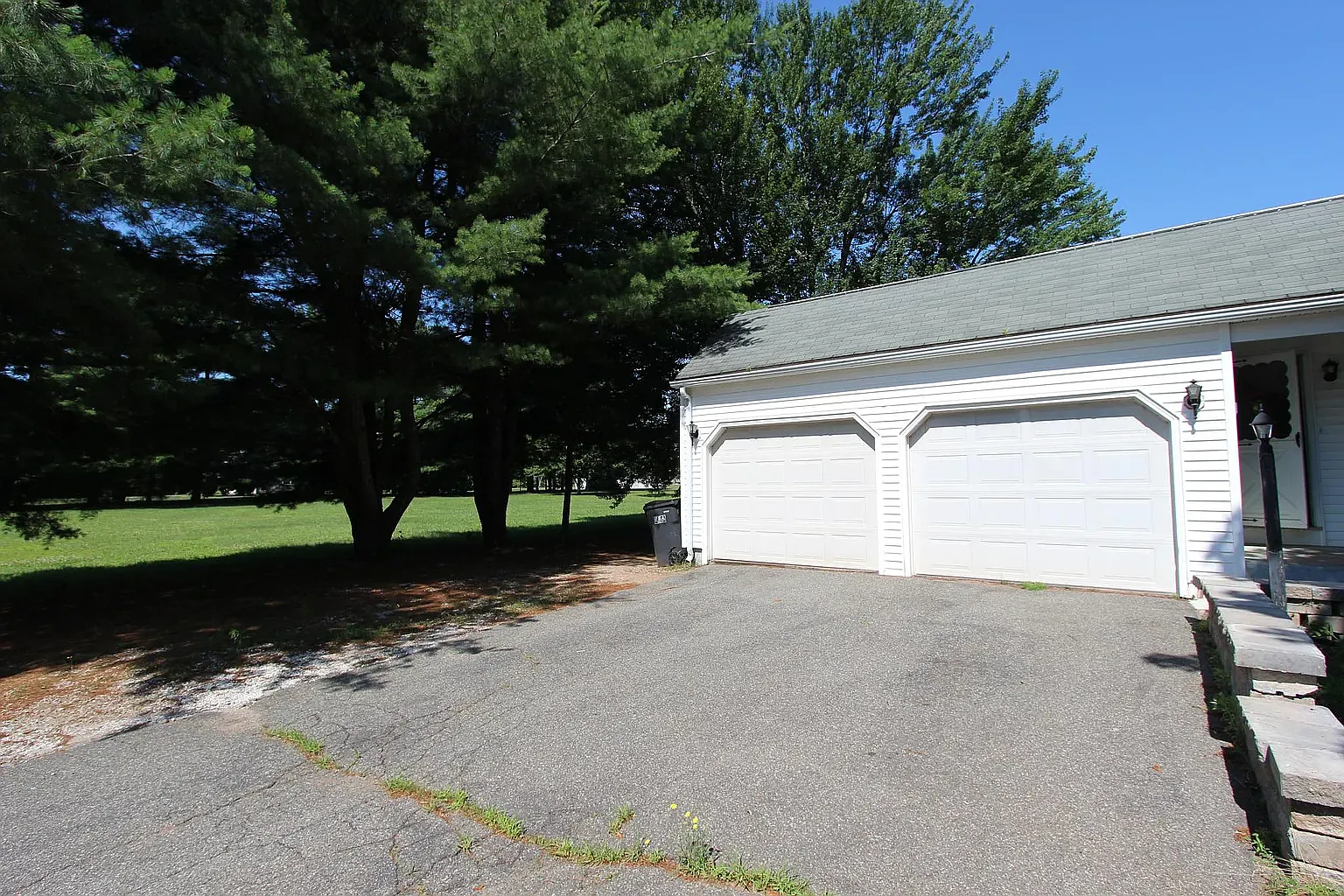 5 bed, 2.5 bath, 2112 sqft, $2,950 — Photo 3