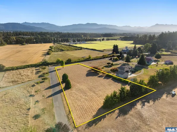 3 Laura Ln, Sequim, WA 98382