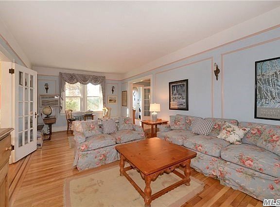 3rd image of 35 Bedford Ave