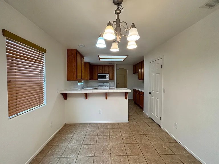2416 W Valley Vis — Photo 11