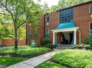 11823 Breton Ct APT 2B, Reston, VA 20191