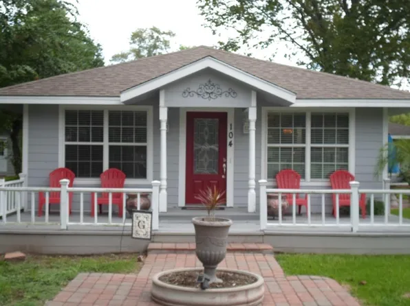 104 N Forrest Ave, La Porte, TX 77571