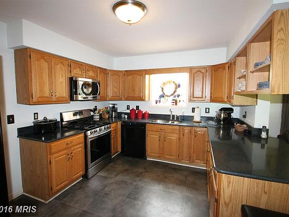 4th image of 11502 Fox Hill Ln