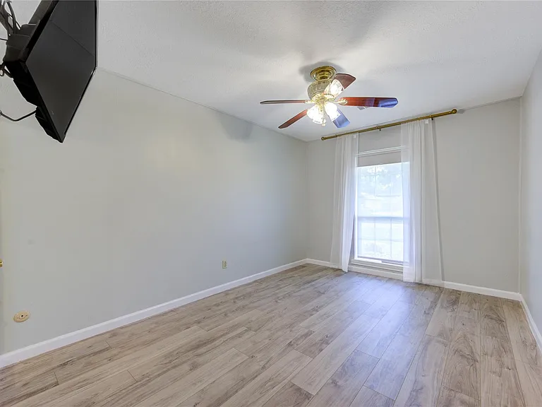 16019 Fathom Ln — Photo 22