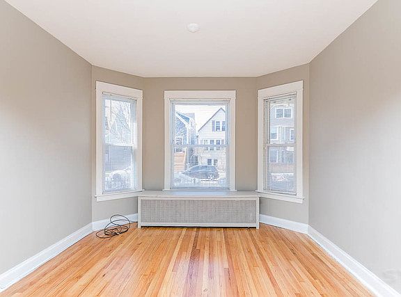 2nd image of 3927 N Whipple St