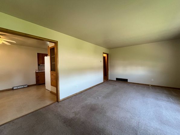 411 11th St NE, Devils Lake, ND 58301