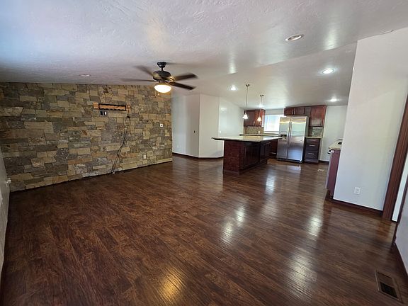 2nd image of 4020 Wapiti Way #37