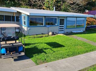 8040 Possession Beach Walk, Clinton, WA 98236