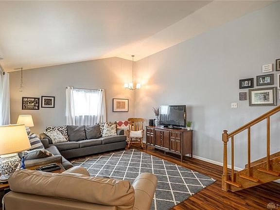 3rd image of 413 Falcon Dr