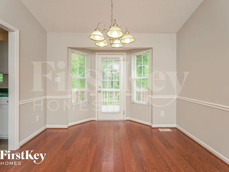 514 Three Oaks Dr — Photo 5