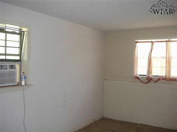 4th image of 511 Park St