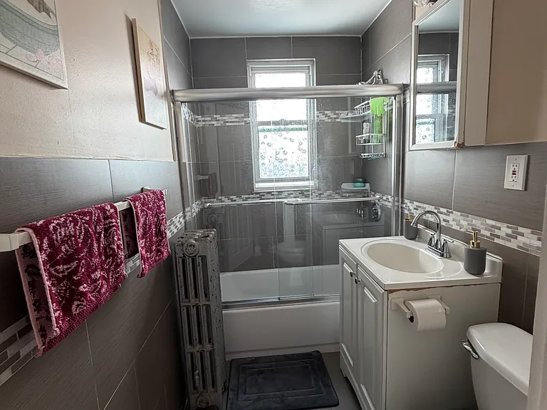 3961 Washington St #2R — Photo 9