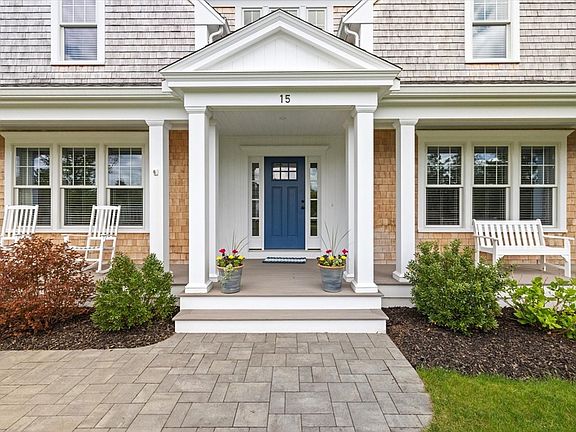 3rd image of 15 Cushing Dr