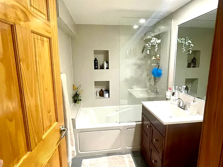 256 N 6th St #3 — Photo 8