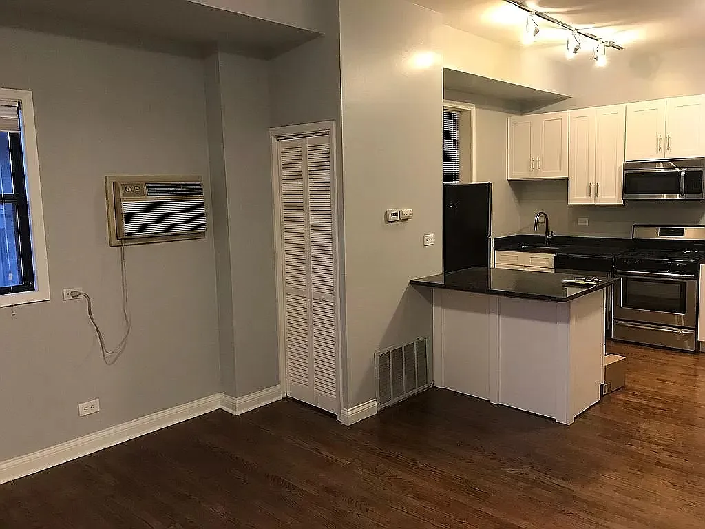 3831 N Southport Ave — Photo 3