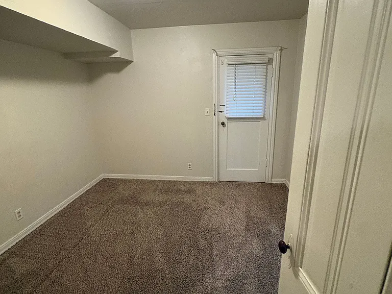 1712 F St #4 — Photo 10