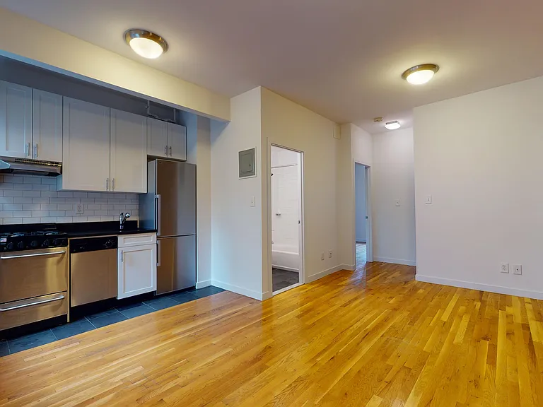 425 E 65th St #21 — Photo 1
